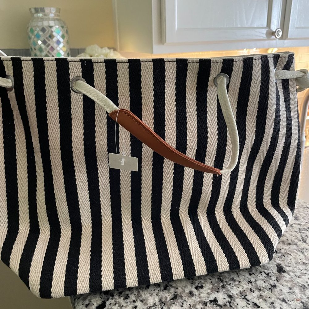 Bydenwely Canvas Tote - Picture 4 of 4